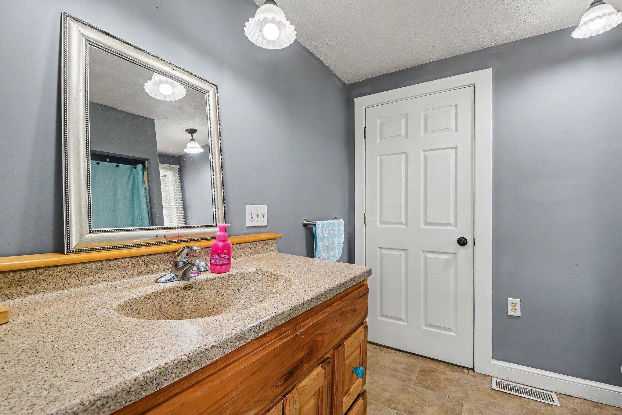 311 South Bridge Street Belding, MI 48809 - Photo 11 of 17 011_file_5578