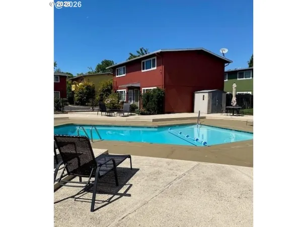 $220,000 | 1935 West 17th Avenue, Unit B, Eugene, OR 97402