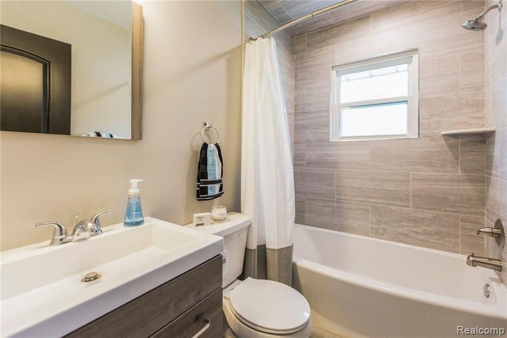 4413 Crooks Road Royal Oak, MI 48073 - Photo 10 of 20