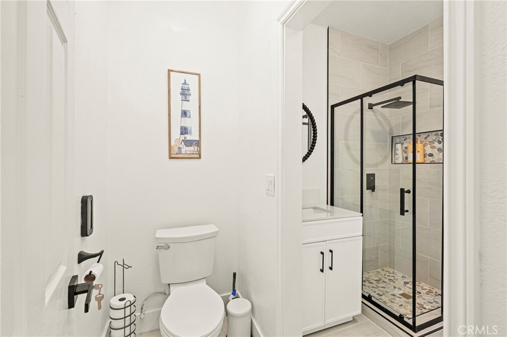 1014 Myrtle Avenue Long Beach, CA 90813 - Photo 15 of 70 a bathroom with a toilet a sink and mirror