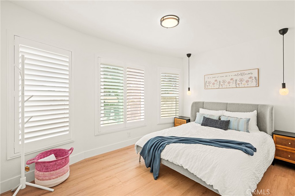 1014 Myrtle Avenue Long Beach, CA 90813 - Photo 28 of 70 a bedroom with a bed and wooden floor