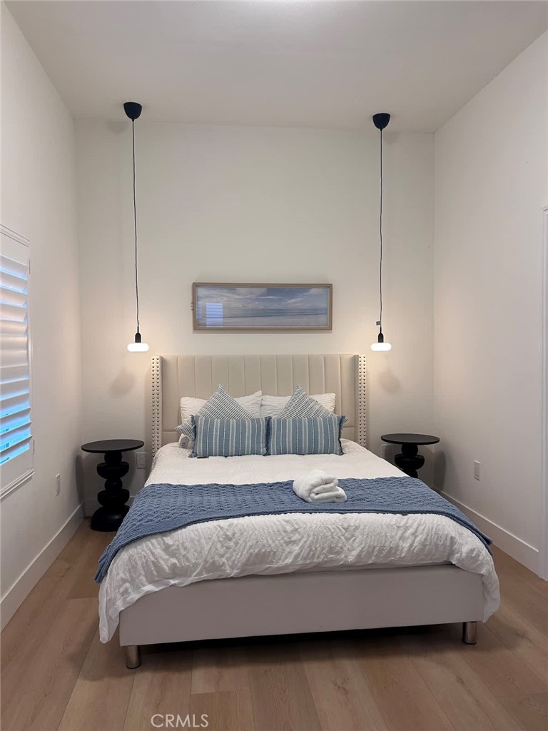 1014 Myrtle Avenue Long Beach, CA 90813 - Photo 48 of 70 a bedroom with a bed and a closet