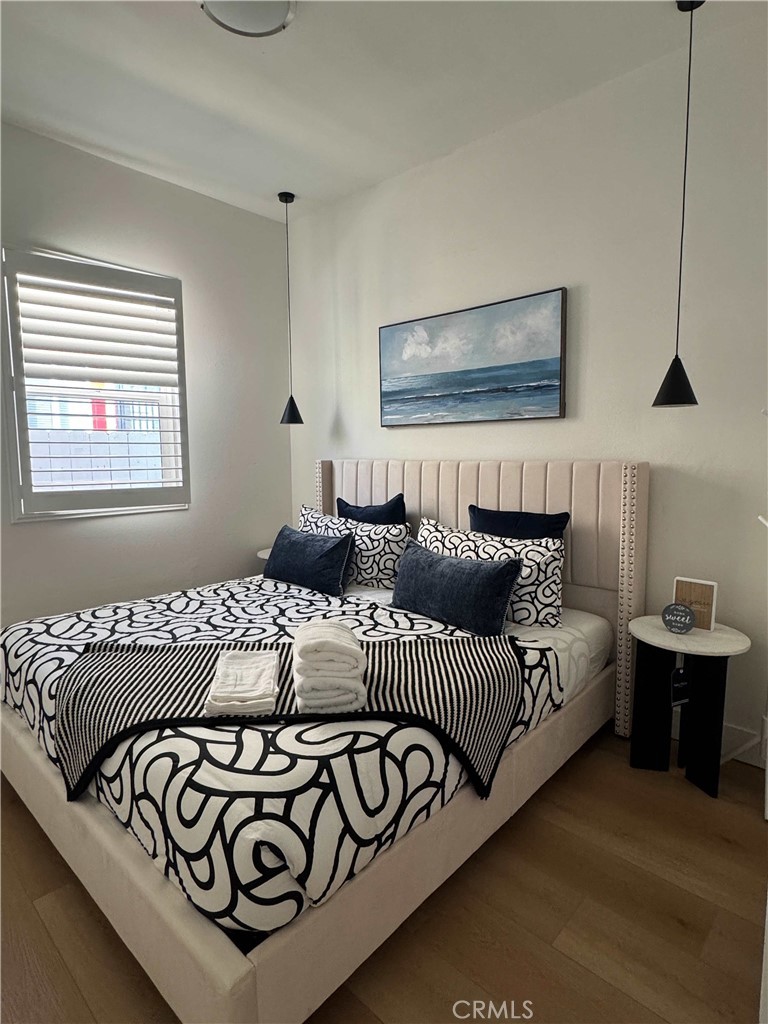 1014 Myrtle Avenue Long Beach, CA 90813 - Photo 56 of 70 a bedroom with a bed and window