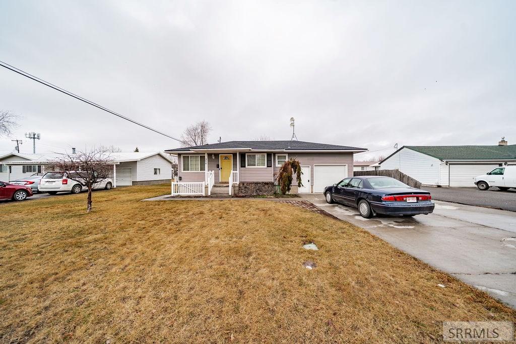 318 South 3rd West Rexburg, ID 83440 - Photo 3 of 43