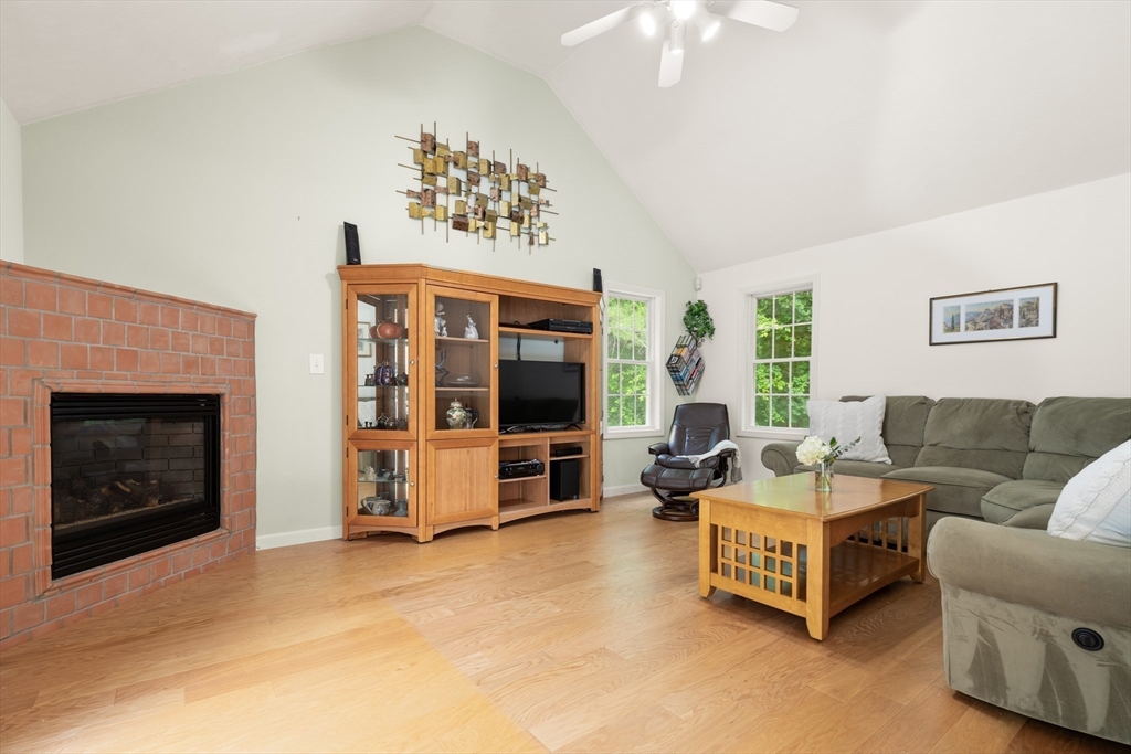 33 Alger Way Stoughton, MA 02072 - Photo 16 of 38