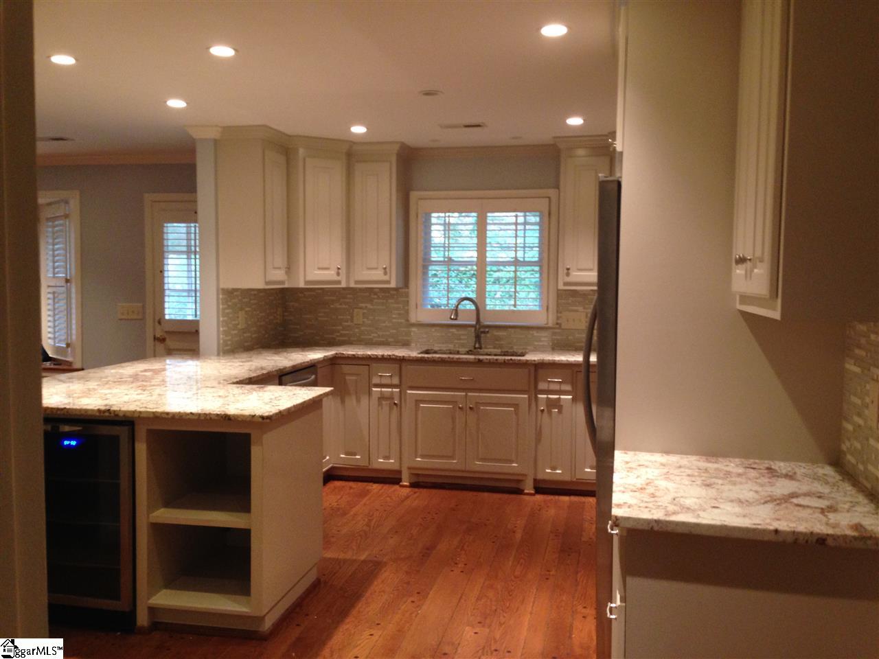 433 Henderson Road Greenville, SC 29607 - Photo 4 of 13