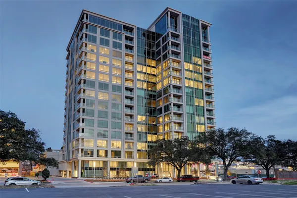 $925,000 | 2047 Westcreek Lane, Unit 807, Houston, TX 77027