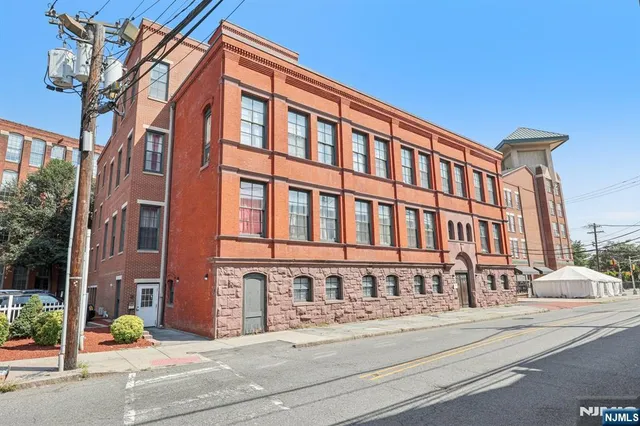 $184,900 | 18 Market Street, Unit 301, Paterson, NJ 07501