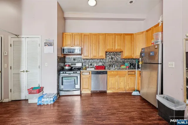 $184,900 | 18 Market Street, Unit 301, Paterson, NJ 07501