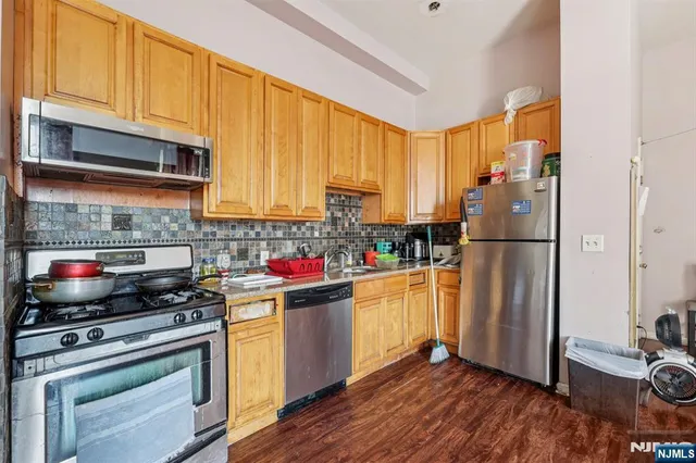 $184,900 | 18 Market Street, Unit 301, Paterson, NJ 07501