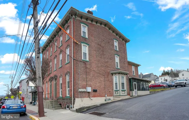 $1,425 | 72 North Main Street, Unit 1, Spring City, PA 19475