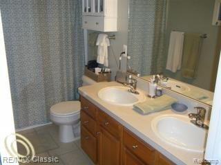 3272 Donley Avenue Rochester, MI 48309 - Photo 11 of 17 FULL BATH.jpg