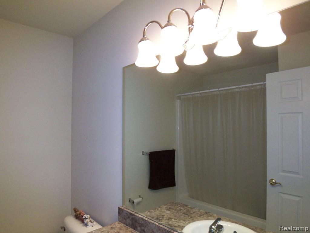33580 Utica Road Fraser, MI 48026 - Photo 25 of 44 100_7480.jpg