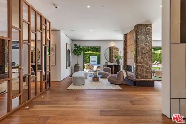 $180,000 | 927 Whittier Drive, Beverly Hills, CA 90210