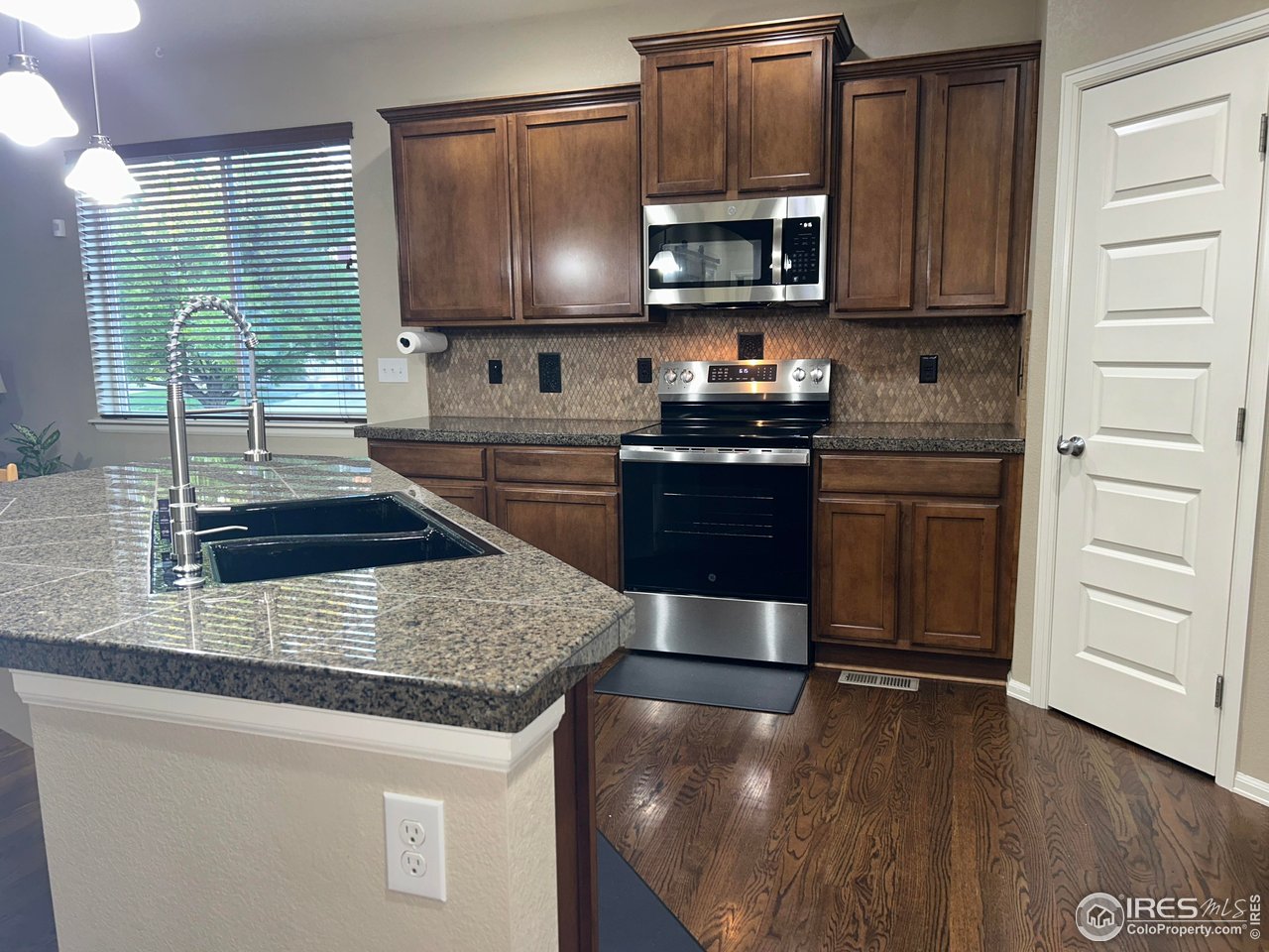 5543 Calgary Street Timnath, CO 80547 - Photo 12 of 48 Kitchen with Brand New Appliances