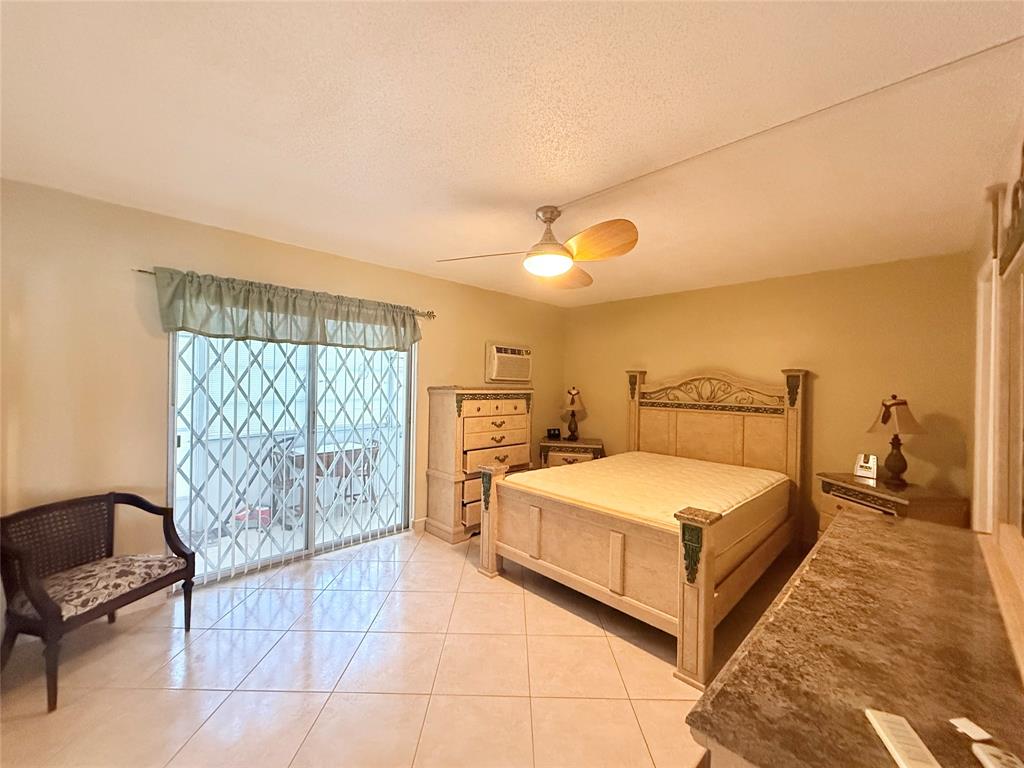 53 Markham C, Unit 53 Deerfield Beach, FL 33442 - Photo 11 of 30 a spacious bedroom with a bed and a cabinets