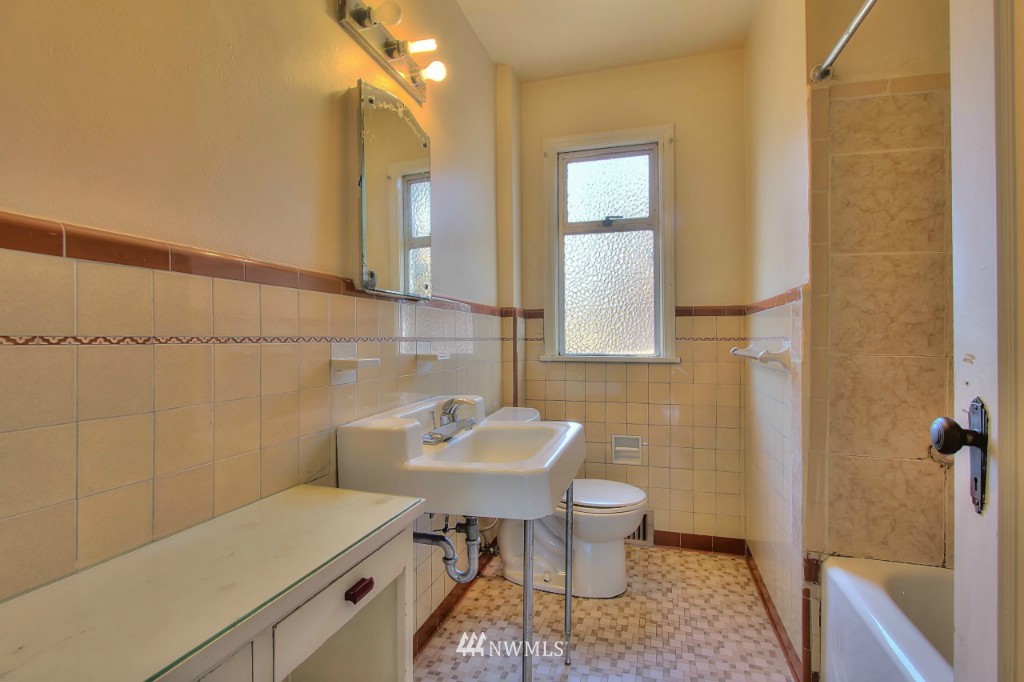 2802 14th Avenue South Seattle, WA 98144 - Photo 13 of 23