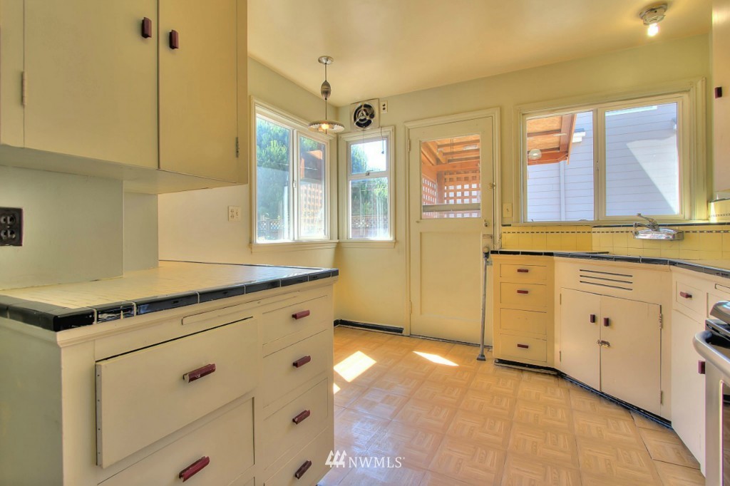2802 14th Avenue South Seattle, WA 98144 - Photo 8 of 23