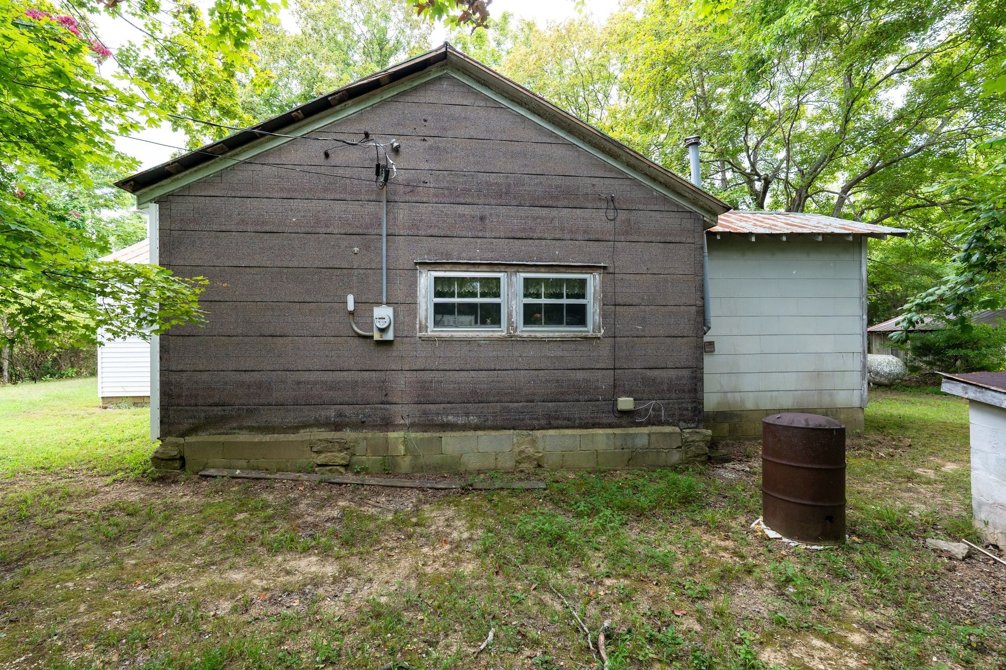 2882 Mobley Ridge Road Duck River, TN 38454 - Photo 13 of 70 a front view of a house with garden