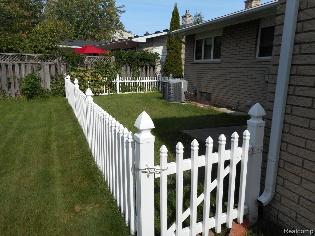 19130 Wedgewood Road Riverview, MI 48193 - Photo 34 of 35 wedgewood 039 (Medium).JPG