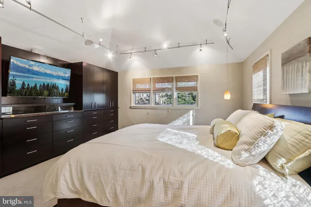 $1,385,000 | 400 Highview Drive, Wayne, PA 19087