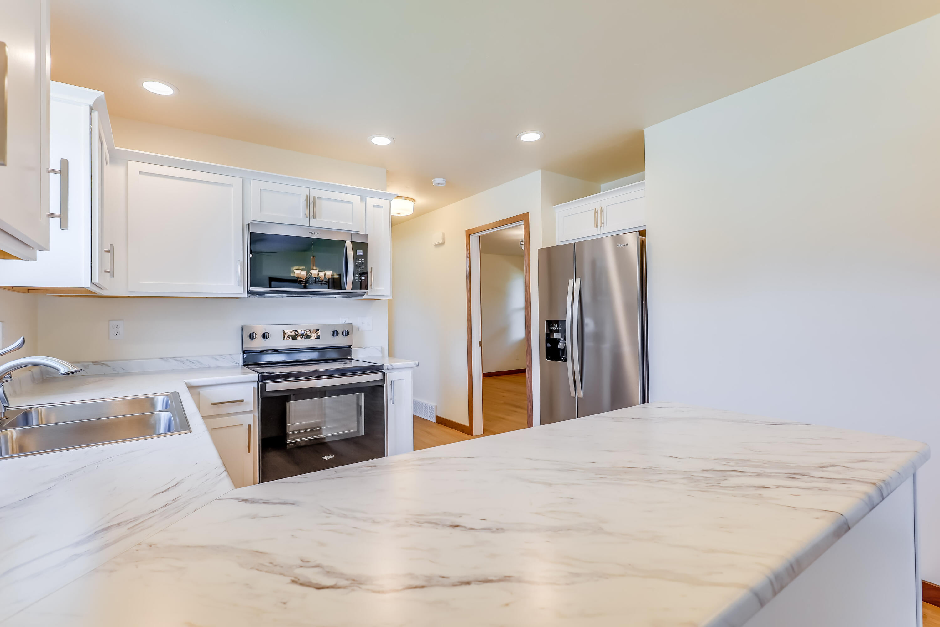 2205 Kellner Street Manitowoc, WI 54220 - Photo 12 of 28 IMG_8180