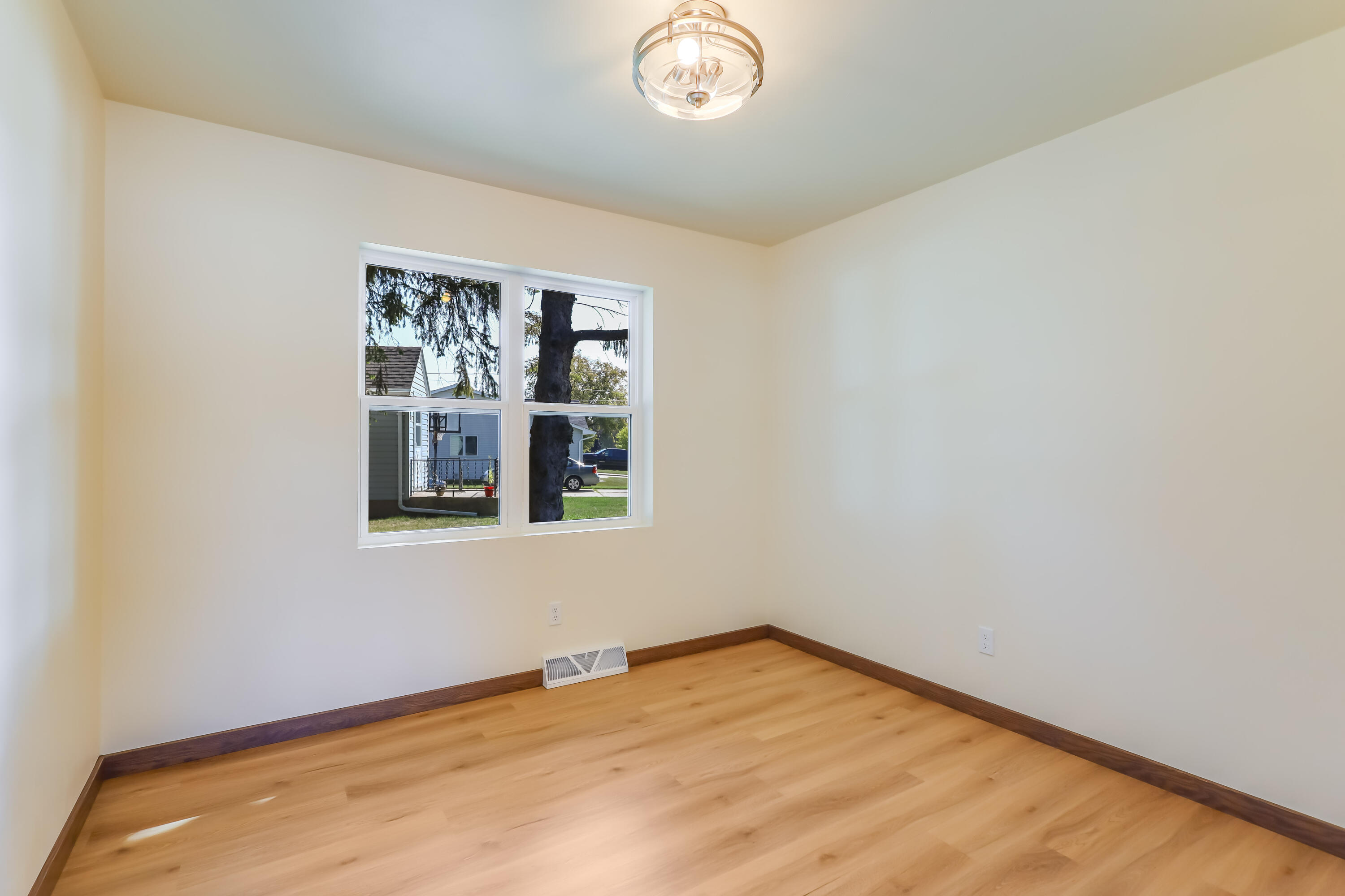 2205 Kellner Street Manitowoc, WI 54220 - Photo 18 of 28 IMG_8190