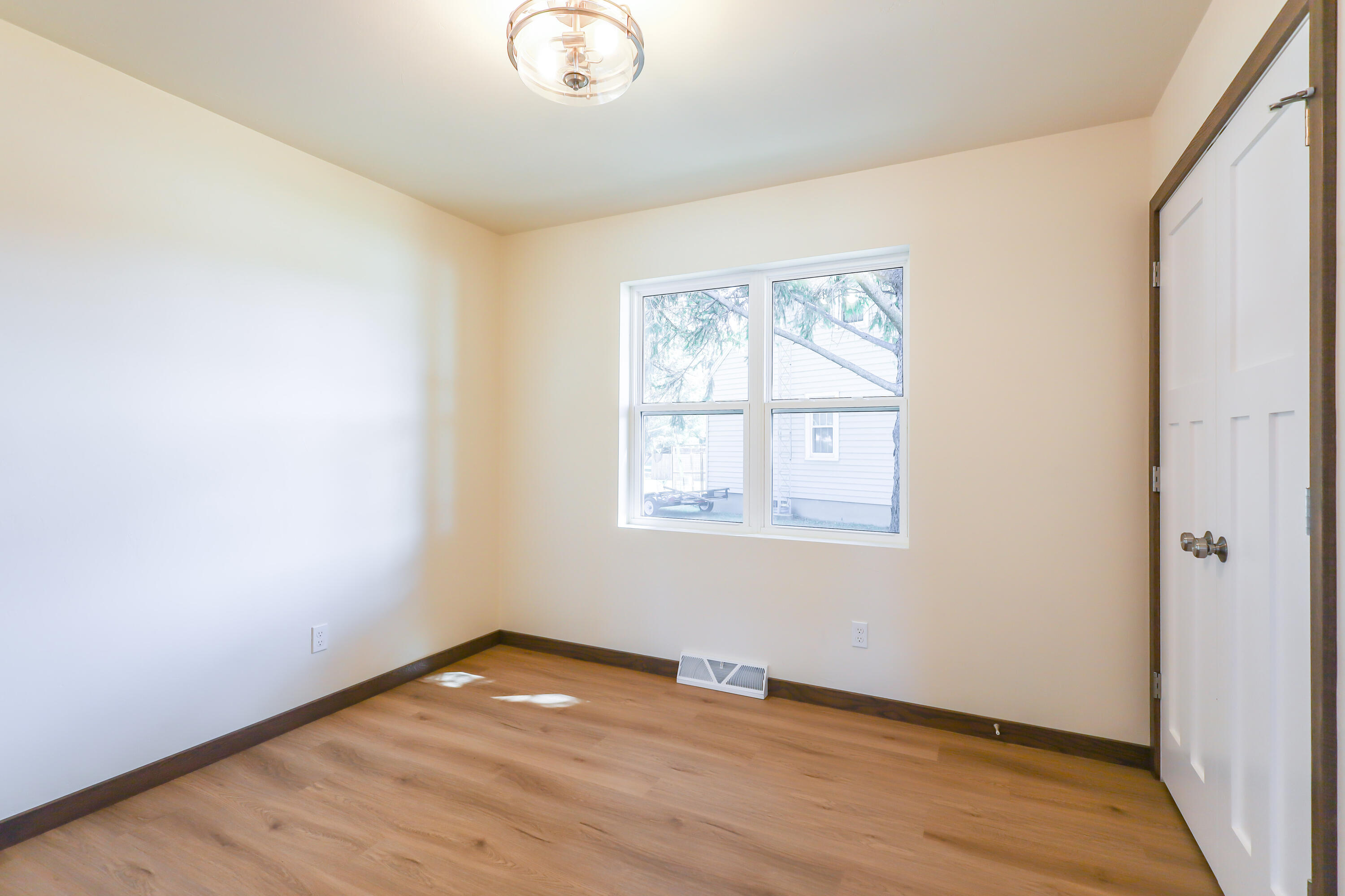 2205 Kellner Street Manitowoc, WI 54220 - Photo 20 of 28 IMG_8205