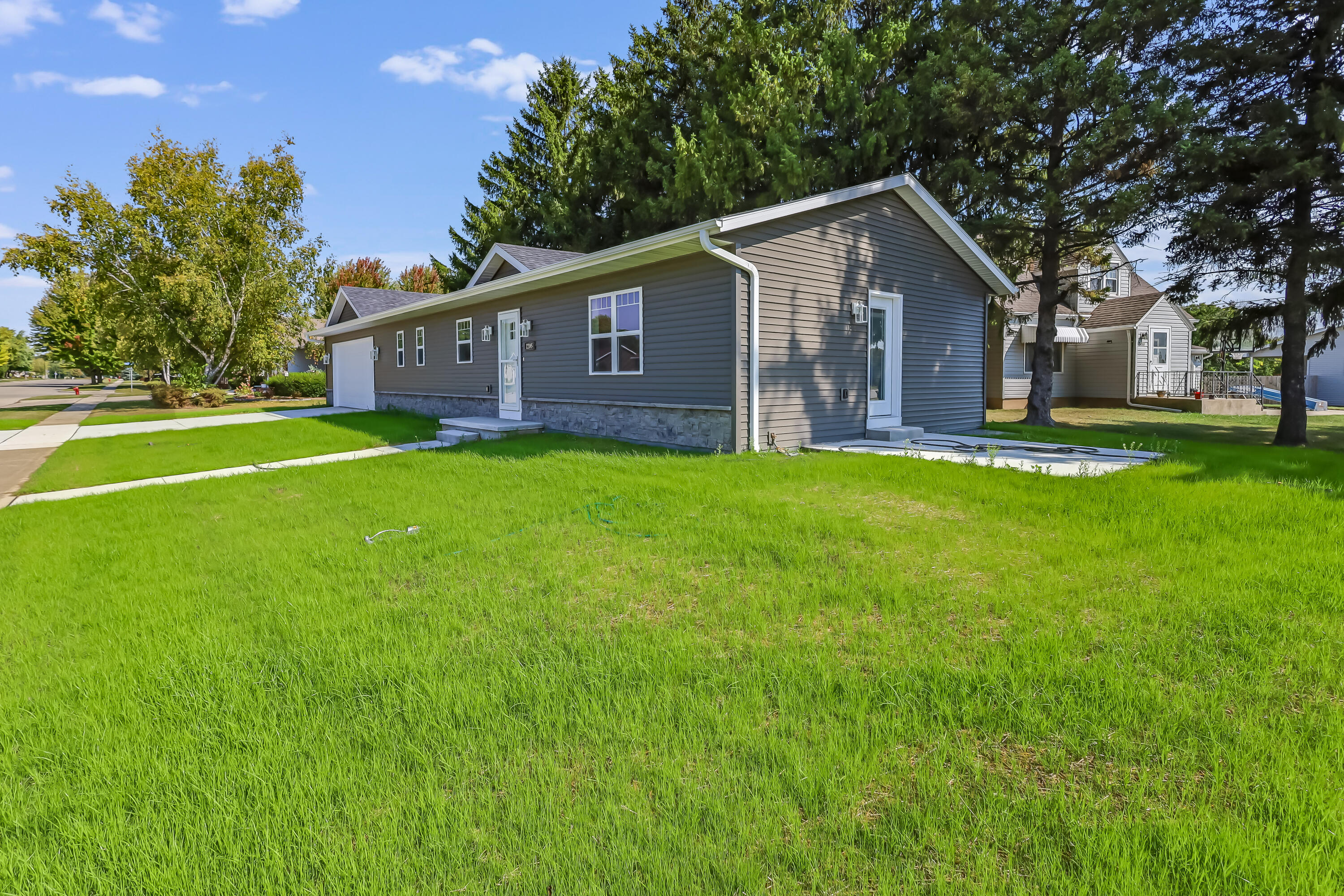 2205 Kellner Street Manitowoc, WI 54220 - Photo 26 of 28 IMG_8290