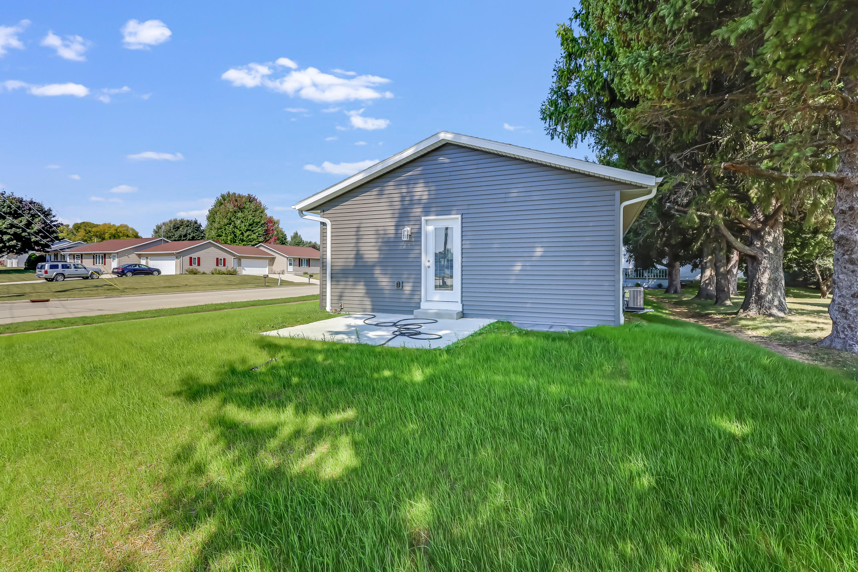 2205 Kellner Street Manitowoc, WI 54220 - Photo 27 of 28 IMG_8295