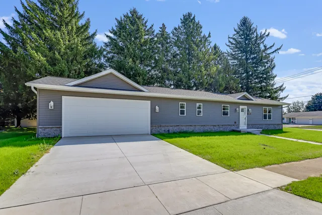 $299,900 | 2205 Kellner Street, Manitowoc, WI 54220