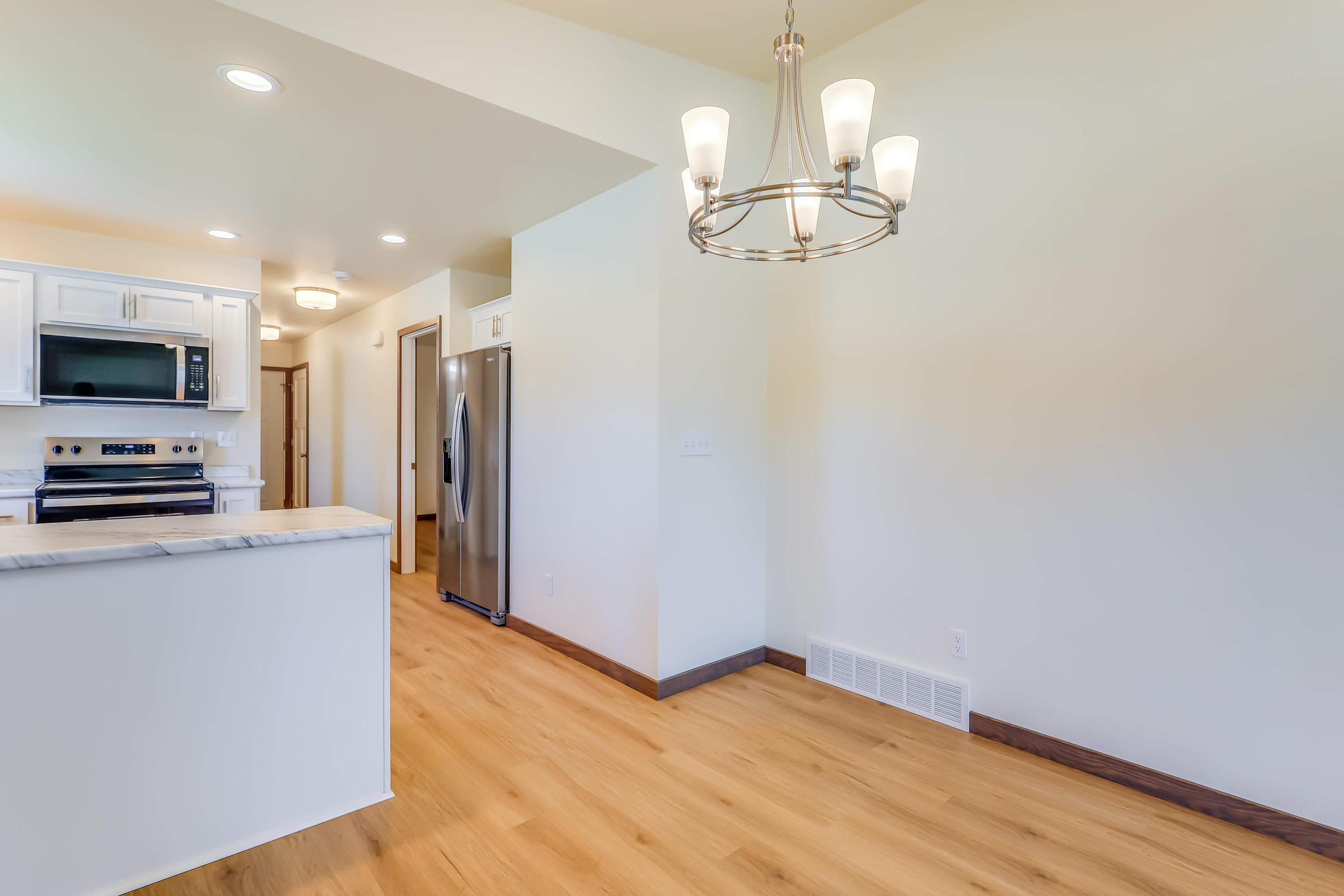 2205 Kellner Street Manitowoc, WI 54220 - Photo 7 of 28 IMG_8155