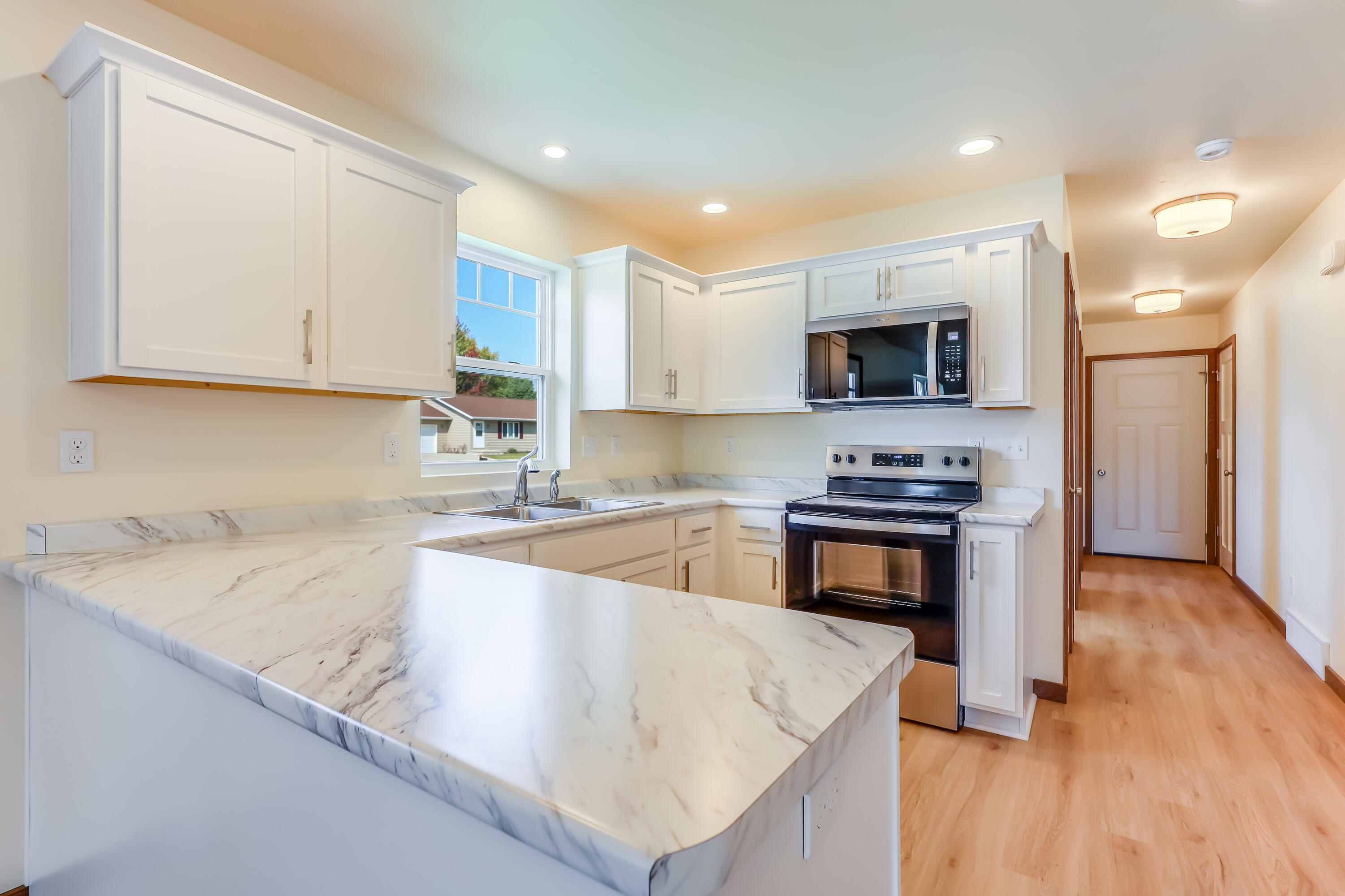 2205 Kellner Street Manitowoc, WI 54220 - Photo 8 of 28 IMG_8160