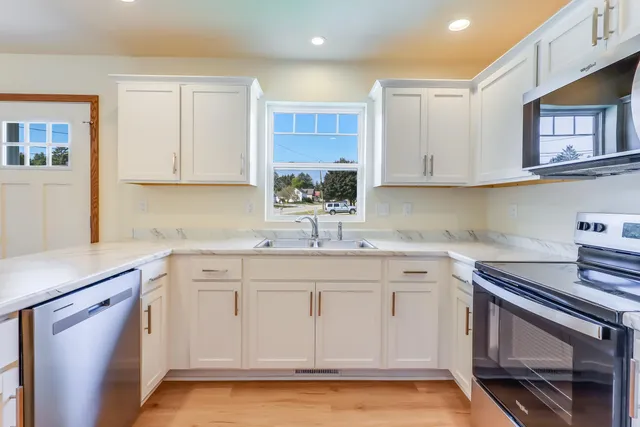 $299,900 | 2205 Kellner Street, Manitowoc, WI 54220