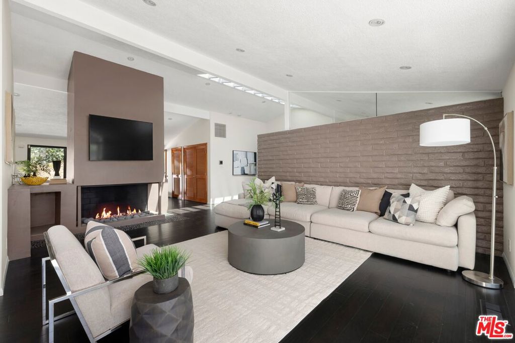 2100 Roscomare Road Los Angeles, CA 90077 - Photo 1 of 24 Gallery Image 1