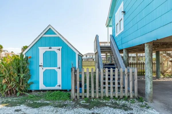 $238,000 | 902 Treaty Drive, Surfside Beach, TX 77541
