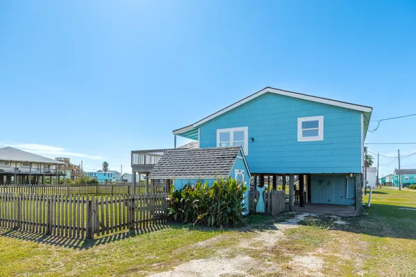$238,000 | 902 Treaty Drive, Surfside Beach, TX 77541