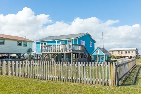 $238,000 | 902 Treaty Drive, Surfside Beach, TX 77541