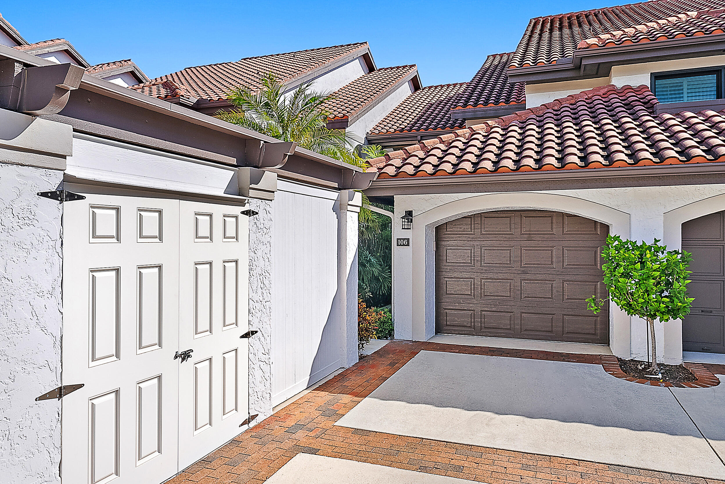 16648 Traders Crossing North, Unit 106 Jupiter, FL 33477 - Photo 3 of 32 Golf Cart & Garage