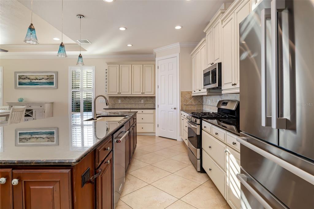 12729 Del Corso Loop Bradenton, FL 34211 - Photo 10 of 65