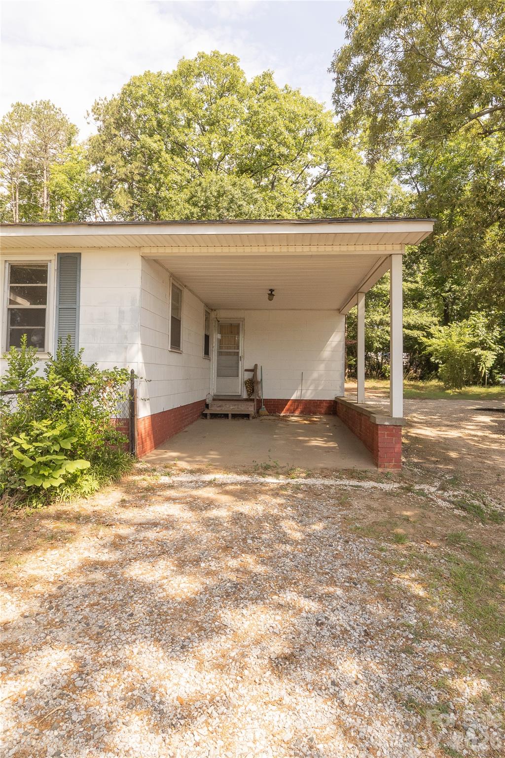 609 Wilcox Avenue Gaffney, SC 29341 - Photo 5 of 23 front view of a house with a view of outdoor space