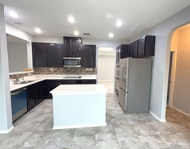 $2,450 | 8106 Royal Field, San Antonio, TX 78257