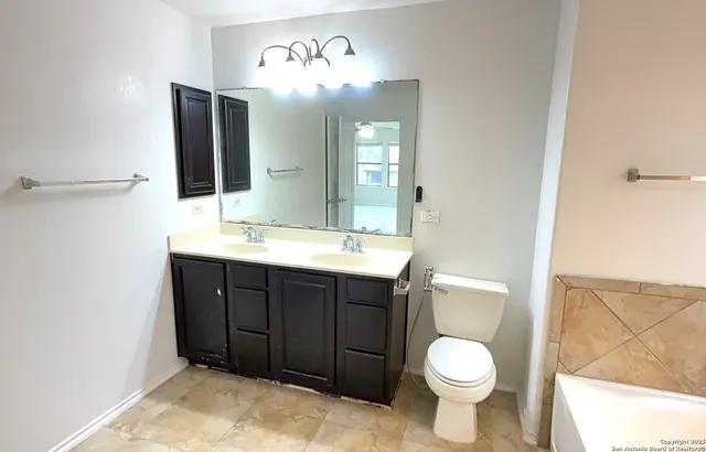 $2,450 | 8106 Royal Field, San Antonio, TX 78257