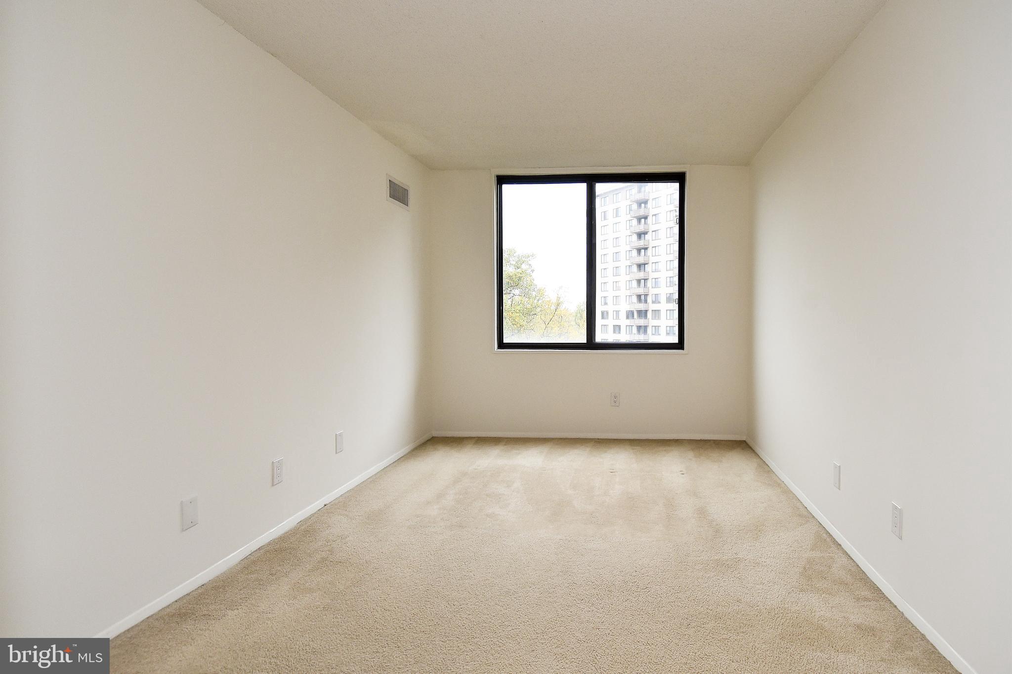 5225 Pooks Hill Road, Unit 1003S Bethesda, MD 20814 - Photo 5 of 30 an empty room with windows