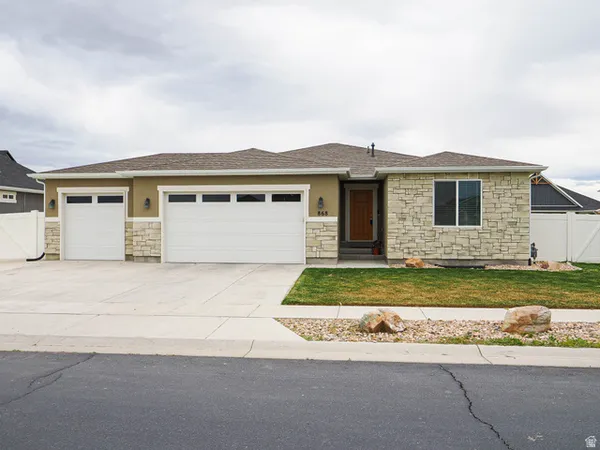 $600,000 | 868 East Cliffrose Drive, Eagle Mountain, UT 84005