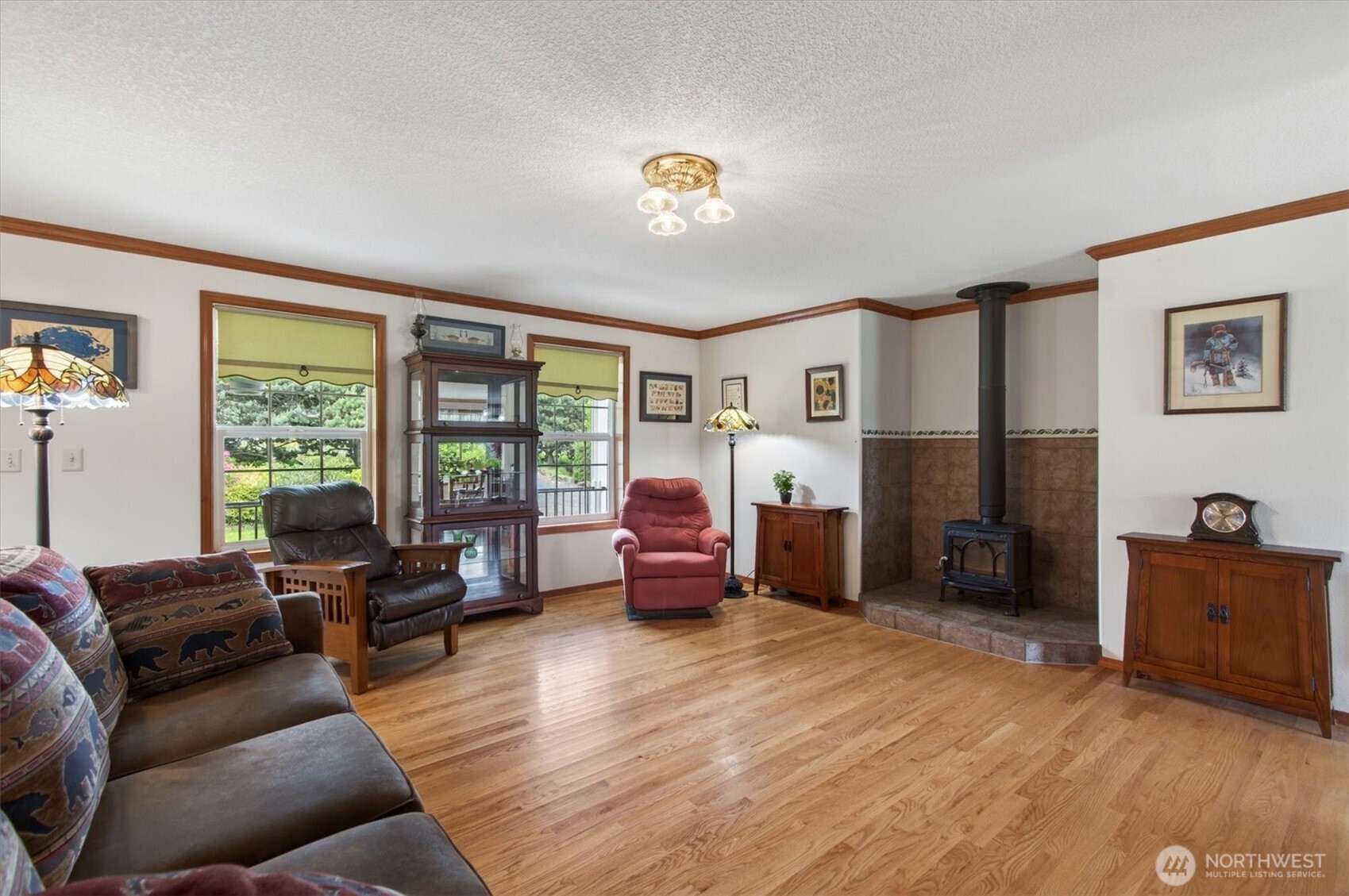 218 West Sunny Sands Road Cathlamet, WA 98612 - Photo 8 of 40 a living room with furniture and a large window