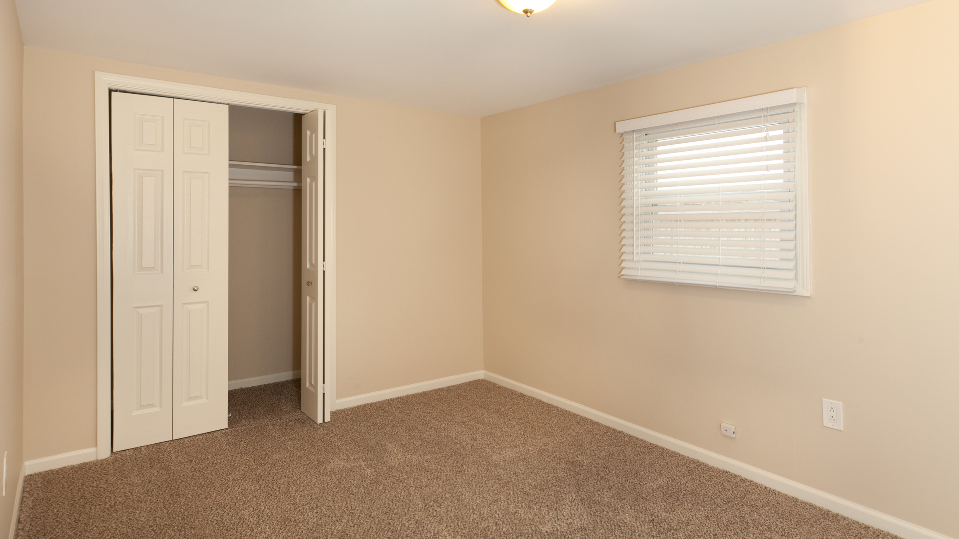 2403 Chestnut Street Joliet, IL 60435 - Photo 5 of 9