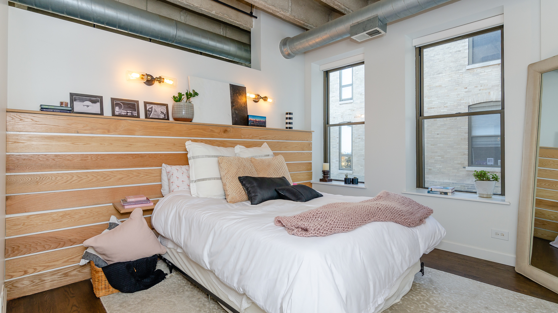 811 South Lytle Street, Unit 508 Chicago, IL 60607 - Photo 11 of 36 a bedroom with a bed a window and potted plant