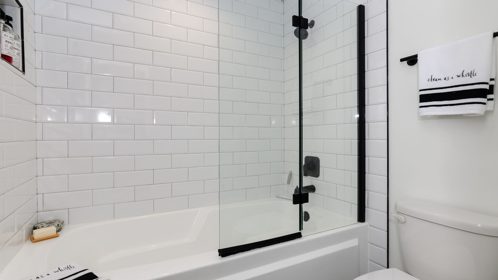 811 South Lytle Street, Unit 508 Chicago, IL 60607 - Photo 19 of 36 a bathroom with a bathtub and a shower