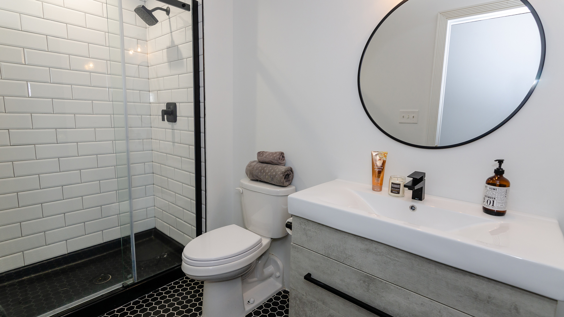 811 South Lytle Street, Unit 508 Chicago, IL 60607 - Photo 21 of 36 a bathroom with a sink a toilet and a mirror